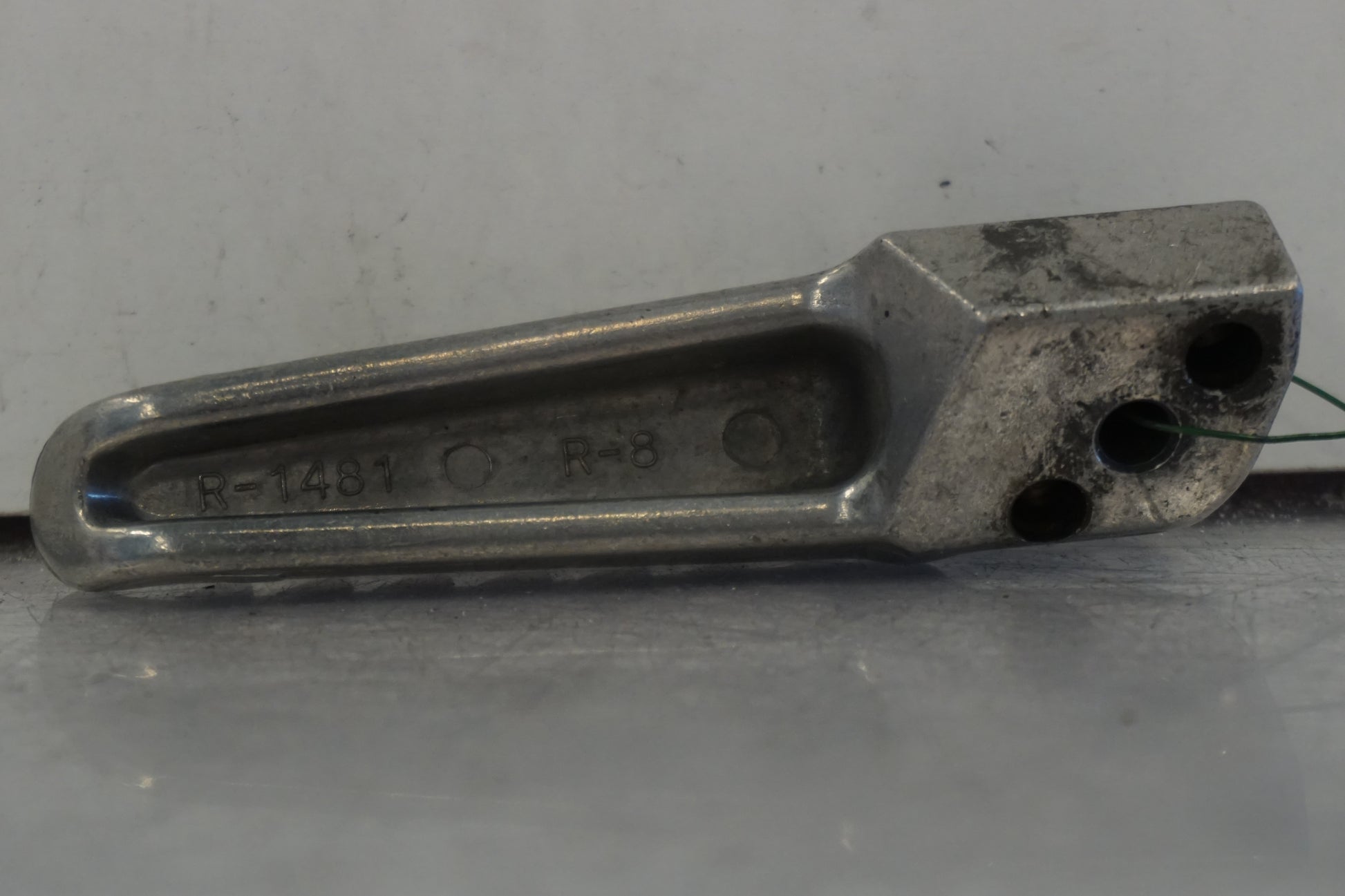 Höger sida på Fotpinne från en Kawasaki ER-6N -2006 motorcykel.