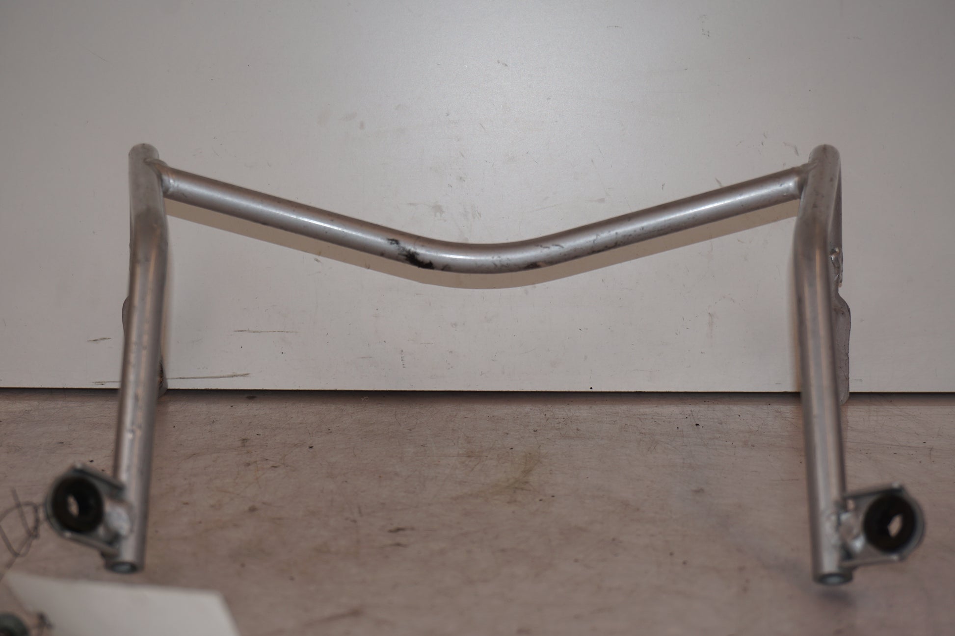 Baksidan på Toppkåpstag från en Suzuki TL 1000 S -1997 motorcykel.