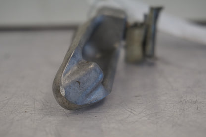 Vänster sida på Fotpinne från en Kawasaki ZX-7R -1996 motorcykel.