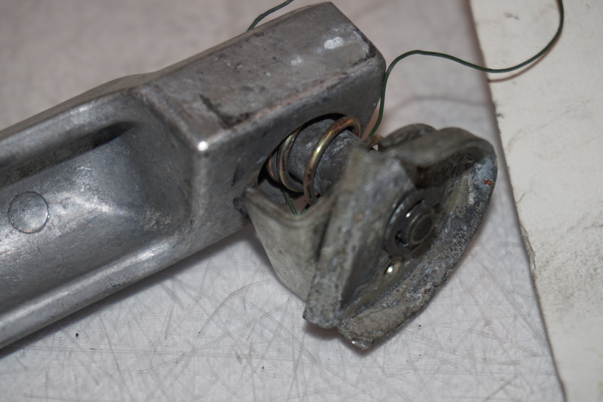 Snett uppifrån på Fotpinne från en Kawasaki ZX-7R -1996 motorcykel.