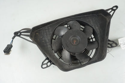 Framsidan på Vattenkylfläkt från en BMW K 1200 S -2006 motorcykel.