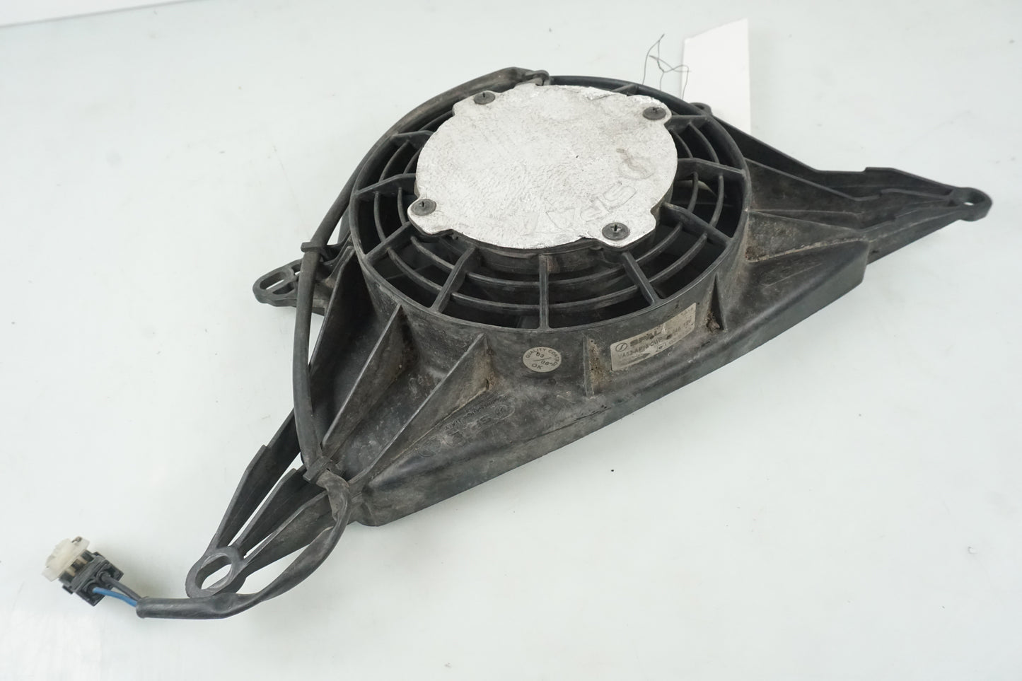 Baksidan på Vattenkylfläkt från en BMW K 1200 S -2006 motorcykel.