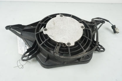 Höger sida på Vattenkylfläkt från en BMW K 1200 S -2006 motorcykel.