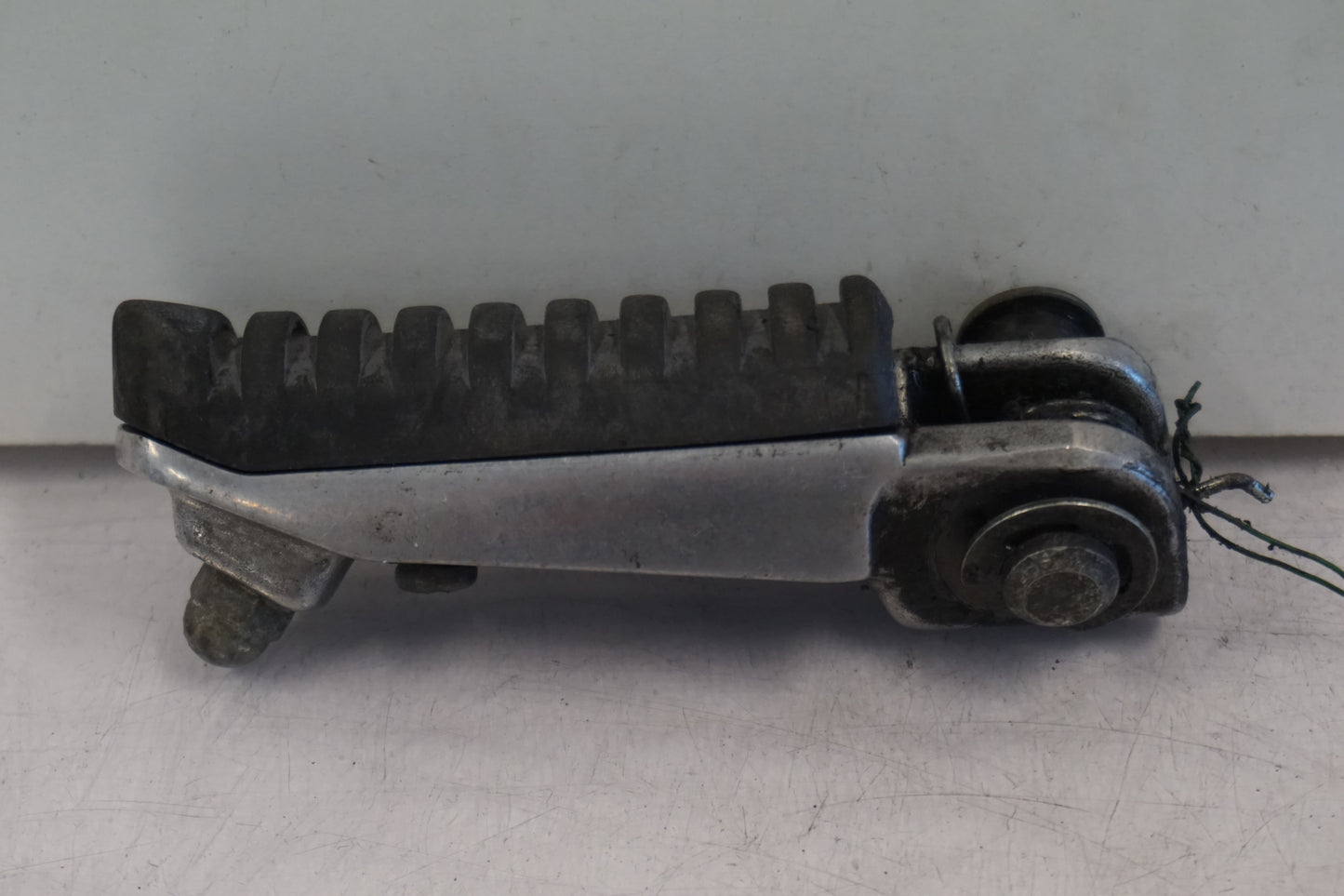 Baksidan på Fotpinne från en Kawasaki ZX-6R -2002 motorcykel.