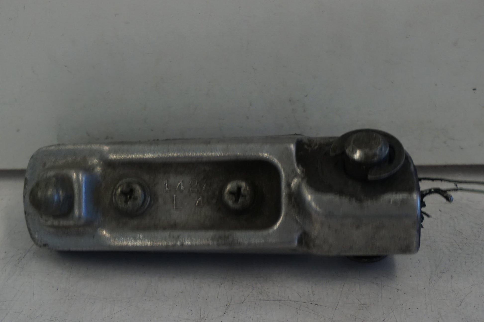 Höger sida på Fotpinne från en Kawasaki ZX-6R -2002 motorcykel.