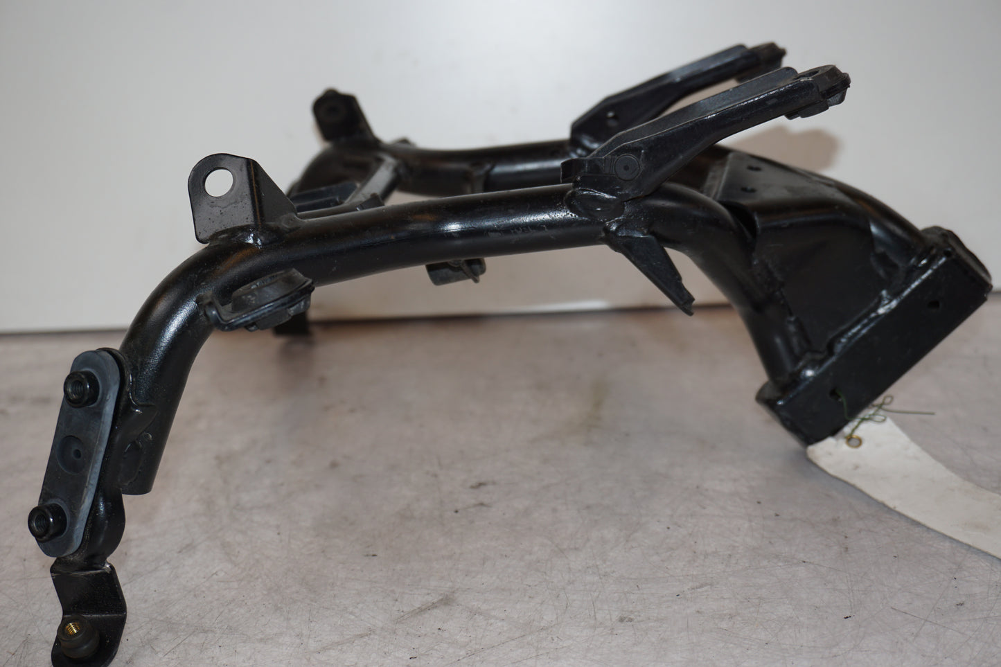 Snett nerifrån på Toppkåpstag från en Suzuki GSF 1200 -2006 motorcykel.