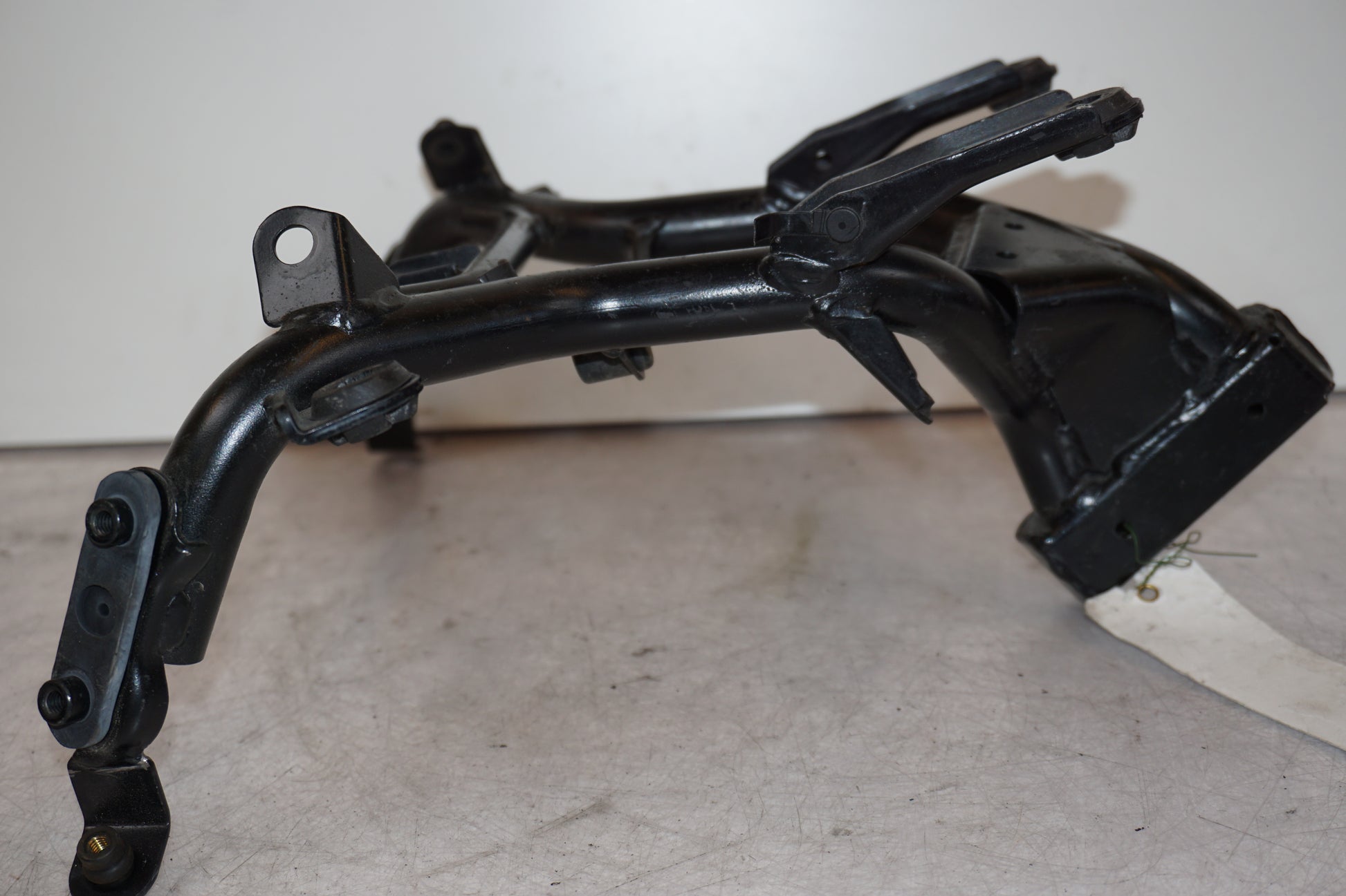 Snett nerifrån på Toppkåpstag från en Suzuki GSF 1200 -2006 motorcykel.