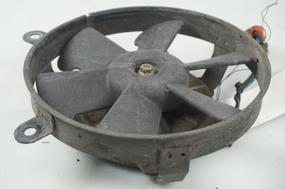 Baksidan på Vattenkylfläkt från en Ducati 748 -2002 motorcykel.