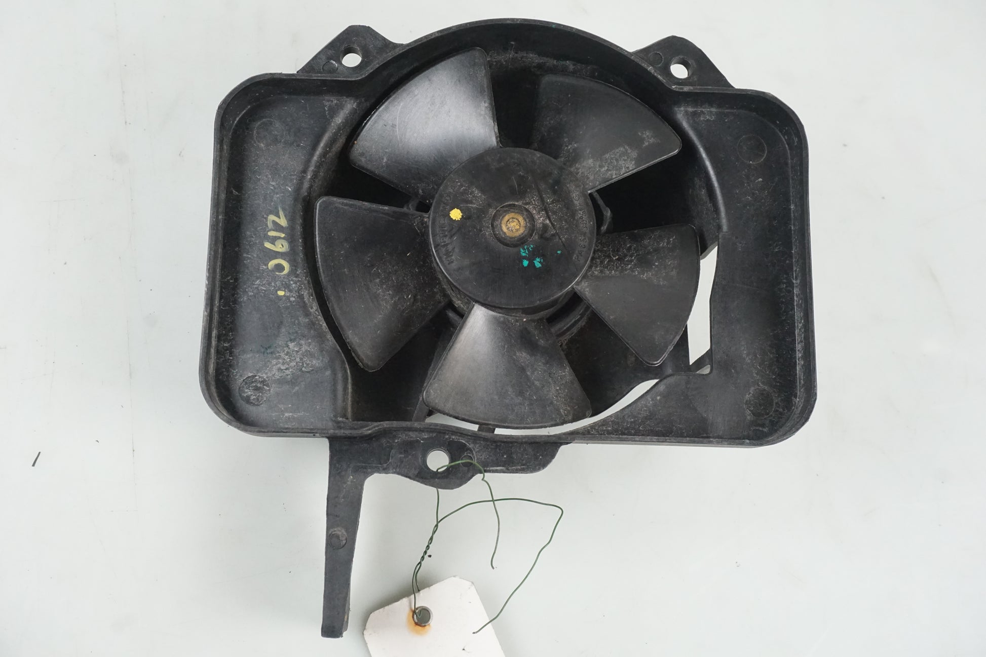 Framsidan på Vattenkylfläkt från en KTM 125 Duke -2017 motorcykel.