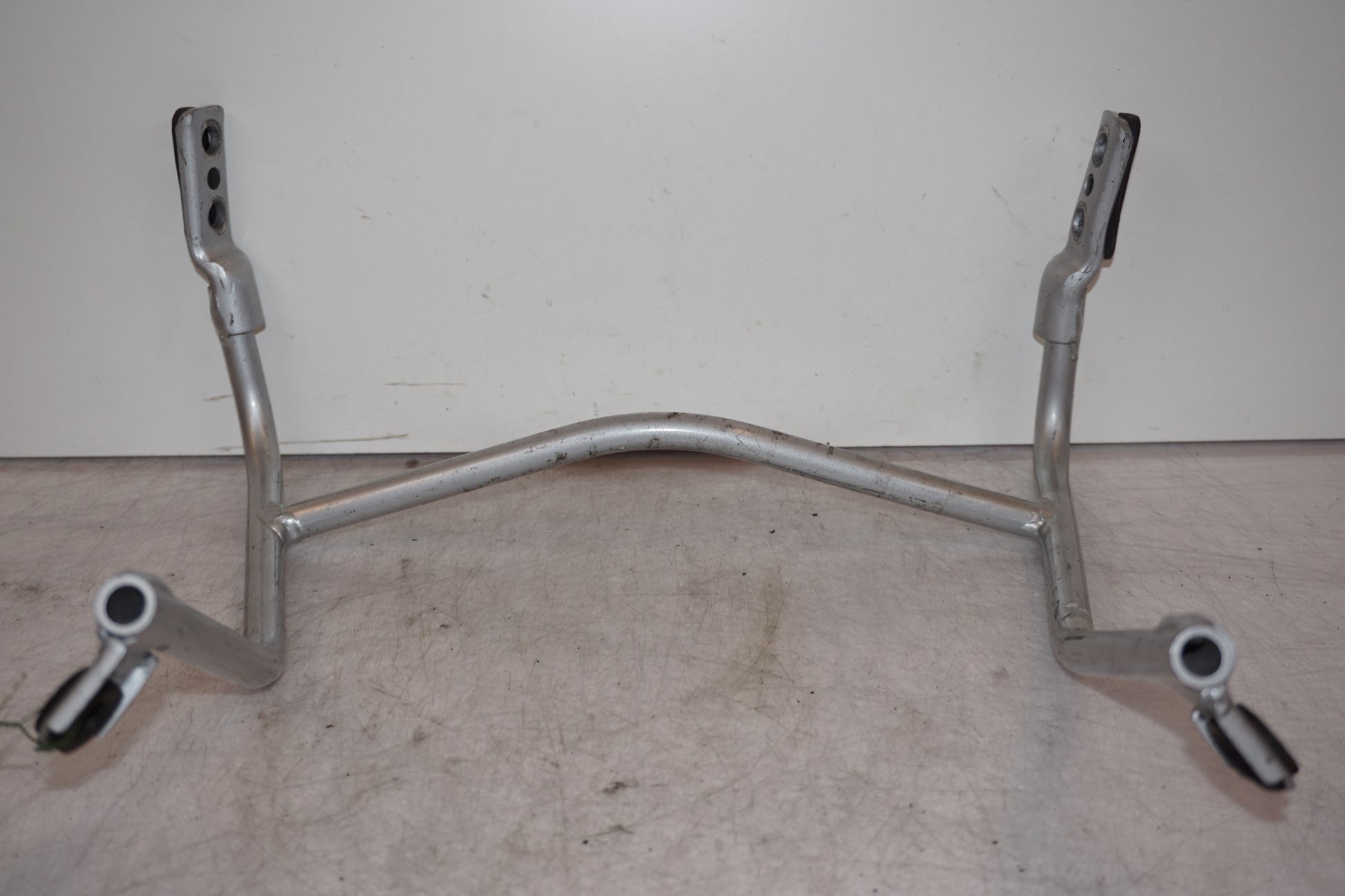 Vänster sida på Kåpstag från en Suzuki TL 1000 S -1997 motorcykel.