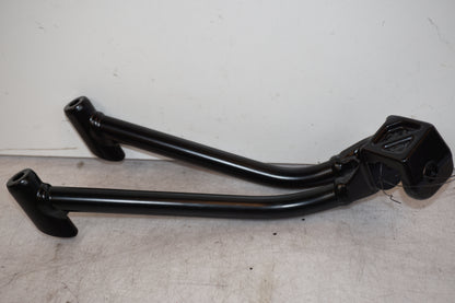 Höger sida på Fotpinnefäste från en KTM 790 Duke -2019 motorcykel.