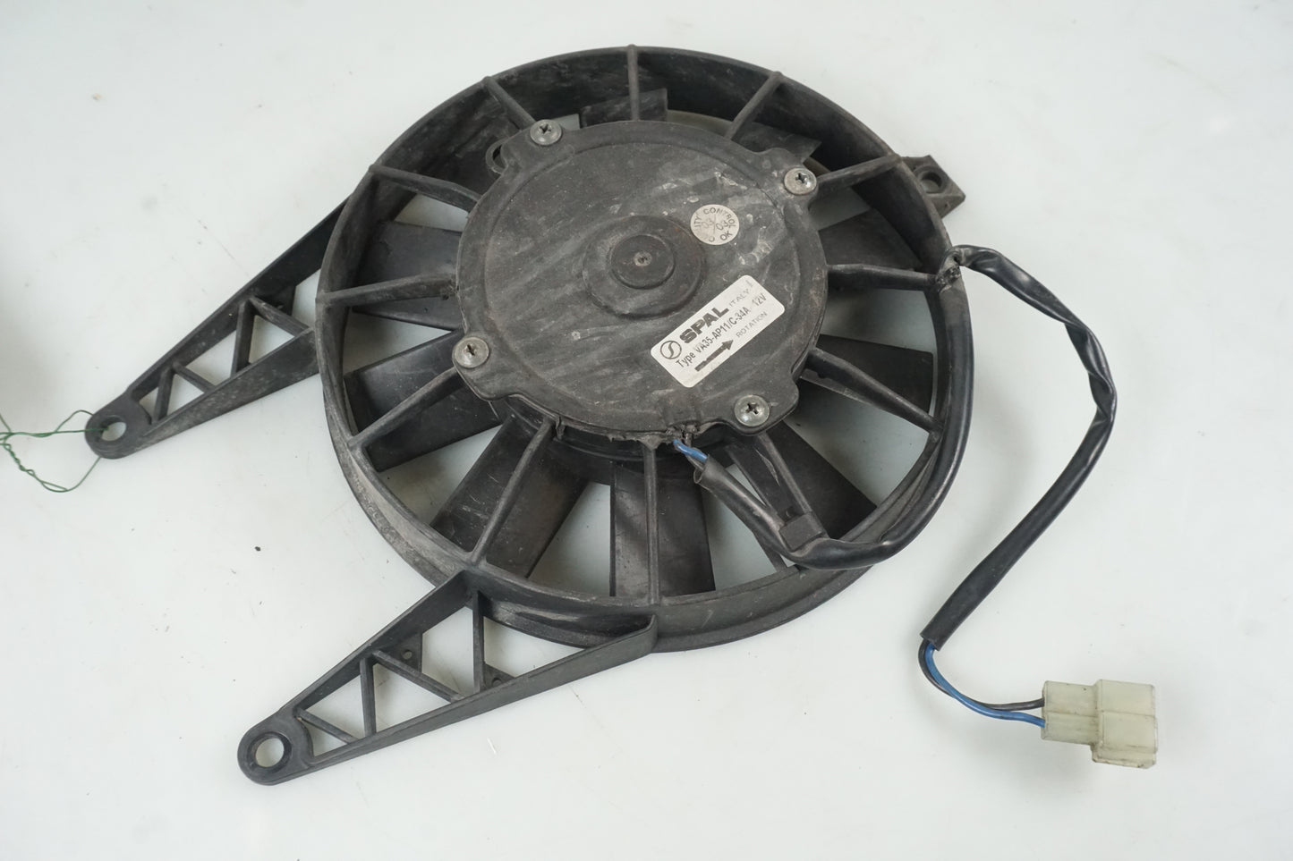 Höger sida på Vattenkylfläkt från en Triumph Daytona 600 -2003 motorcykel.