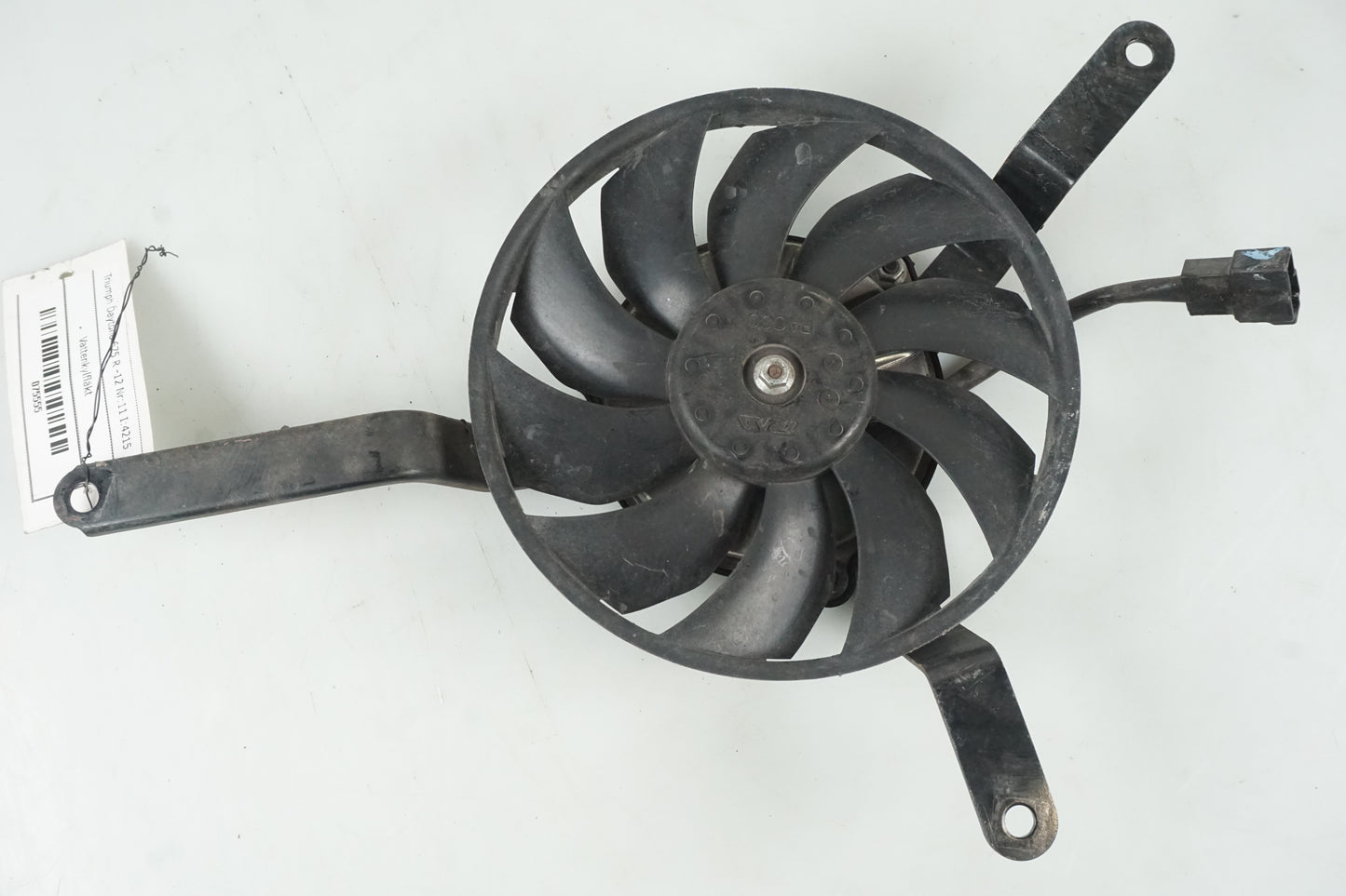 Framsidan på Vattenkylfläkt från en Triumph Daytona 675 -2012 motorcykel.