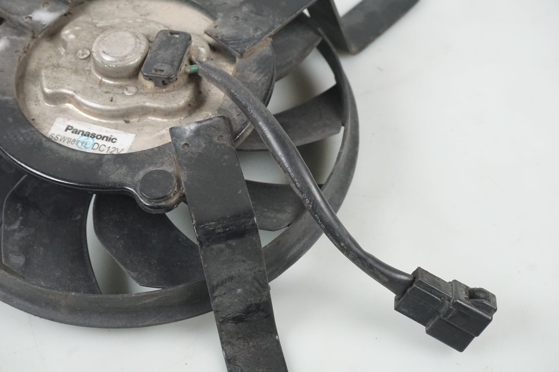 Höger sida på Vattenkylfläkt från en Triumph Daytona 675 -2012 motorcykel.