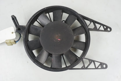 Framsidan på Vattenkylfläkt från en Triumph Daytona 650 -2005 motorcykel.