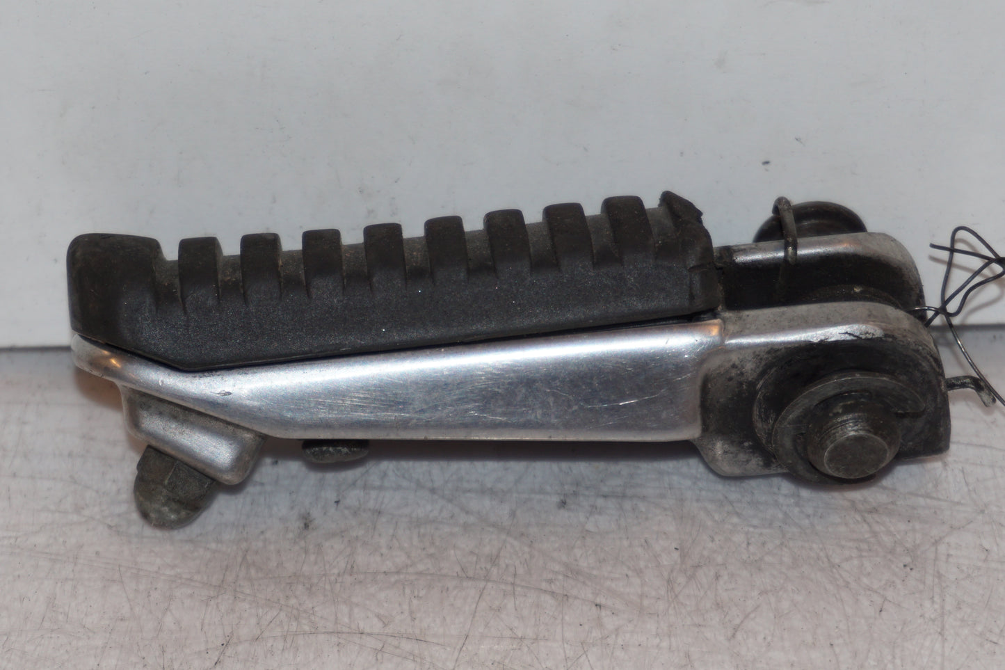 Baksidan på Fotpinne från en Kawasaki ZX-6R -1998 motorcykel.