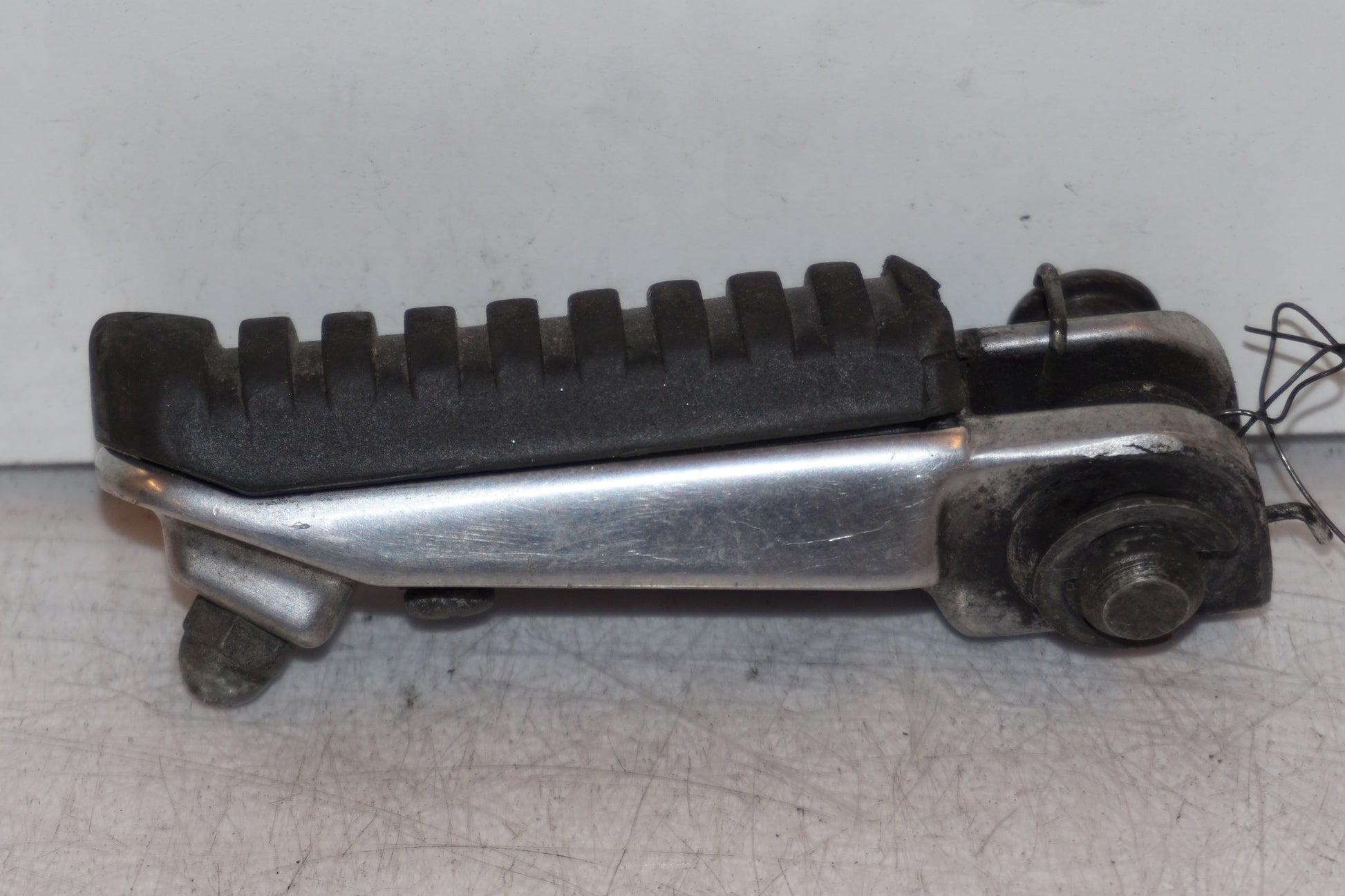 Baksidan på Fotpinne från en Kawasaki ZX-6R -1998 motorcykel.