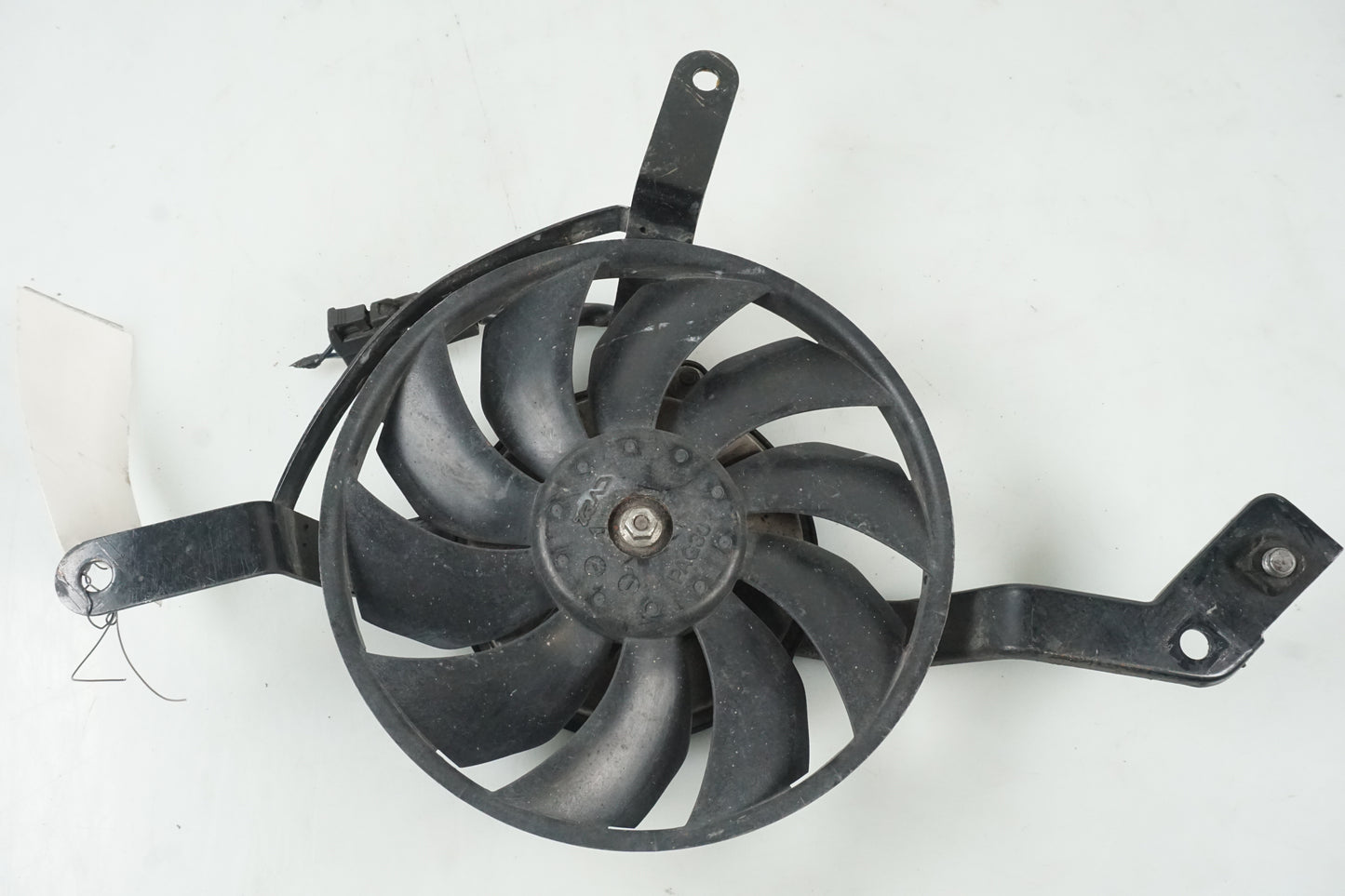 Framsidan på Vattenkylfläkt från en Triumph Street Triple R -2009 motorcykel.