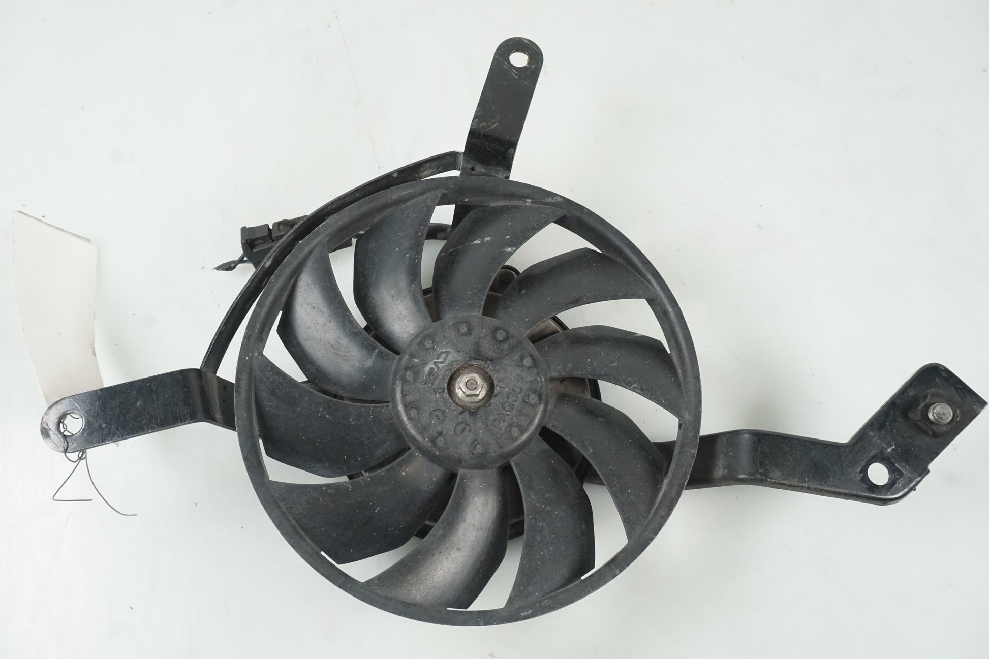 Framsidan på Vattenkylfläkt från en Triumph Street Triple R -2009 motorcykel.