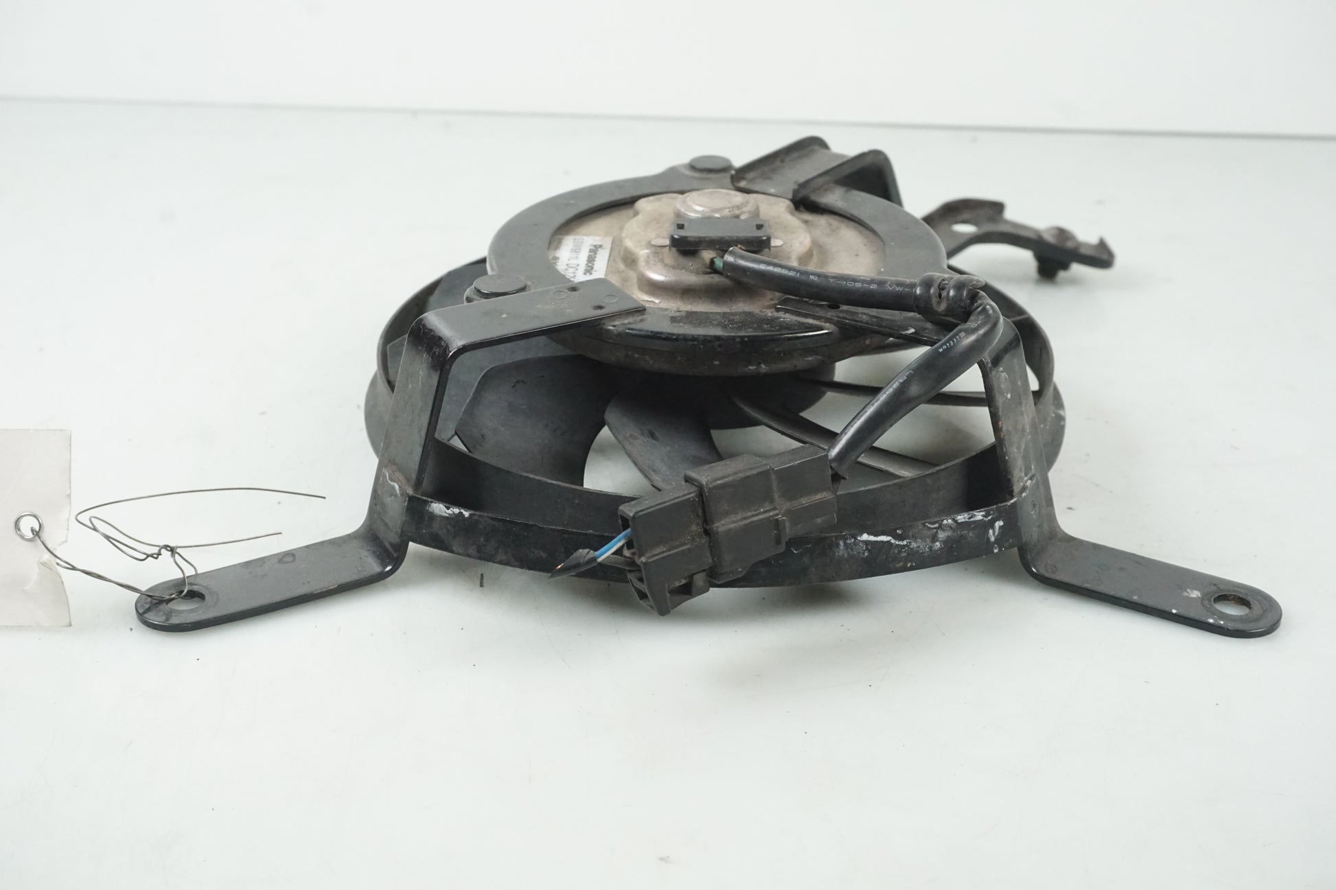 Vänster sida på Vattenkylfläkt från en Triumph Street Triple R -2009 motorcykel.