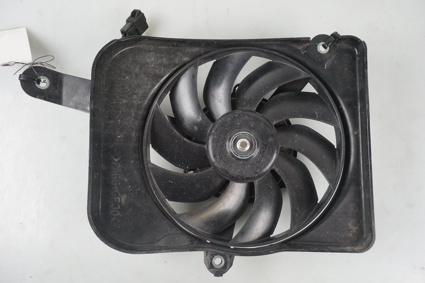 Framsidan på Vattenkylfläkt från en Triumph Tiger -2012 motorcykel.