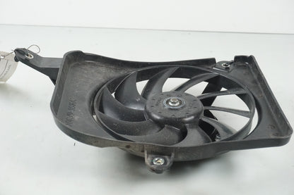 Baksidan på Vattenkylfläkt från en Triumph Tiger -2012 motorcykel.