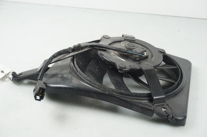 Vänster sida på Vattenkylfläkt från en Triumph Tiger -2012 motorcykel.