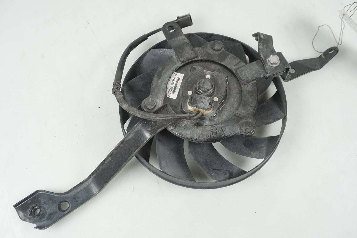 Baksidan på Vattenkylfläkt från en Triumph Speed Triple -2011 motorcykel.