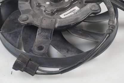 Höger sida på Vattenkylfläkt från en Triumph Speed Triple -2011 motorcykel.