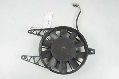 Framsidan på Vattenkylfläkt från en Triumph TT 600 -2000 motorcykel.