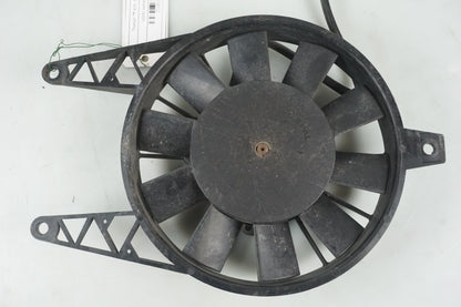 Baksidan på Vattenkylfläkt från en Triumph TT 600 -2000 motorcykel.