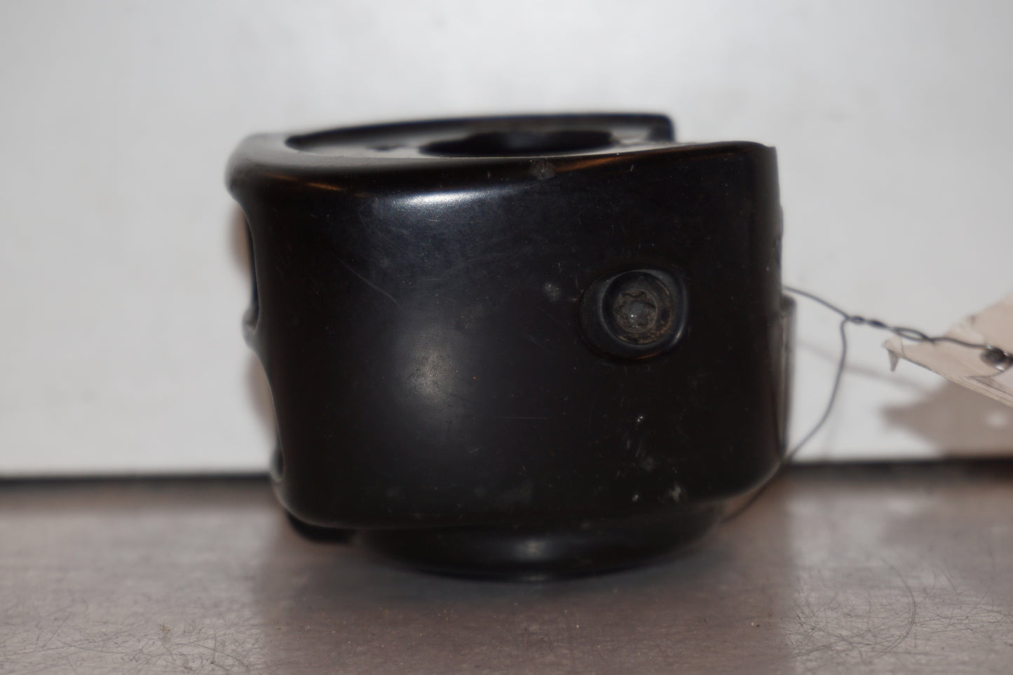 Vänster sida på Styrelreglage från en H-D Dyna Street Bob FXDB/I -2007 motorcykel.