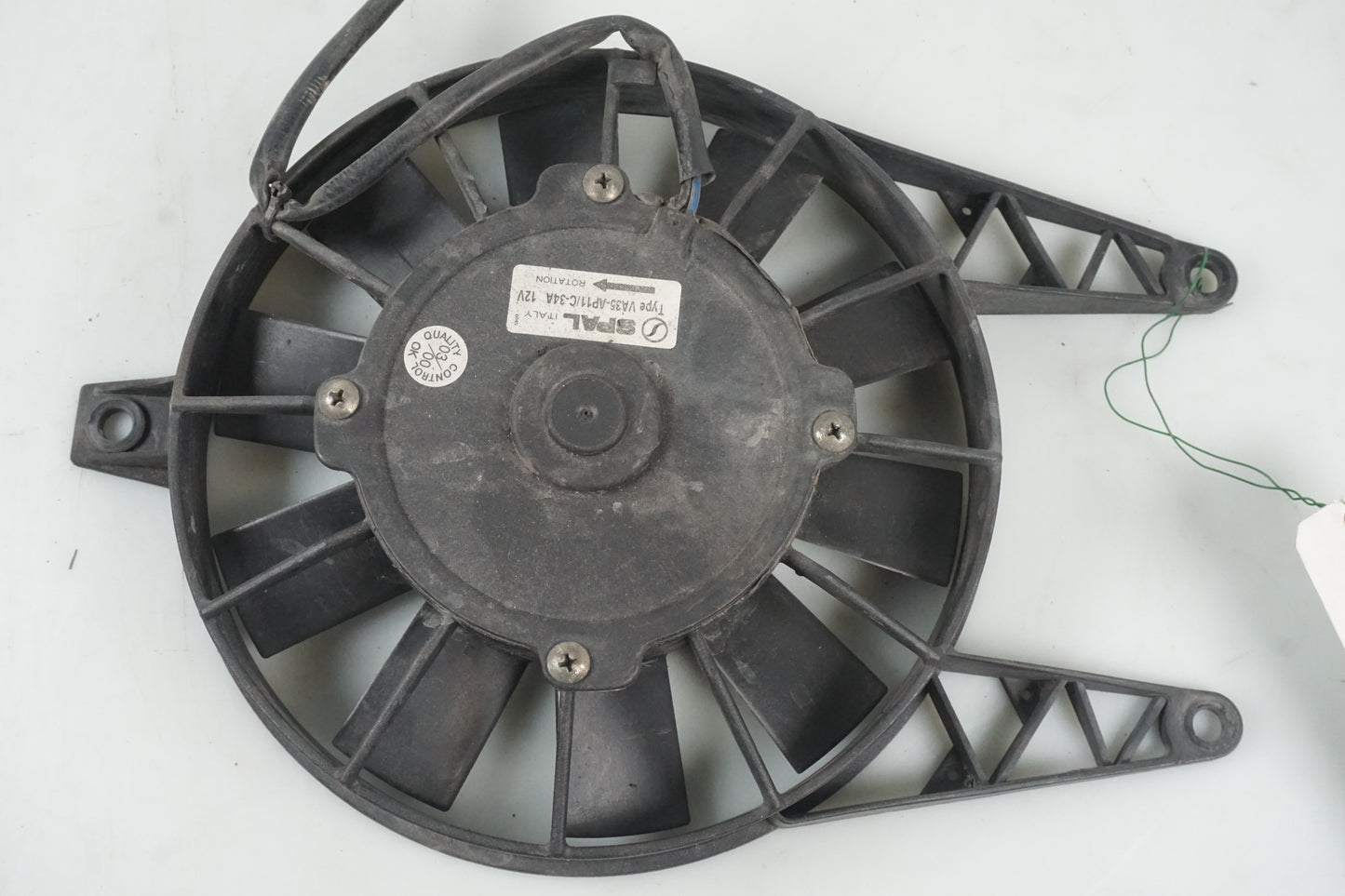 Vänster sida på Vattenkylfläkt från en Triumph TT 600 -2000 motorcykel.