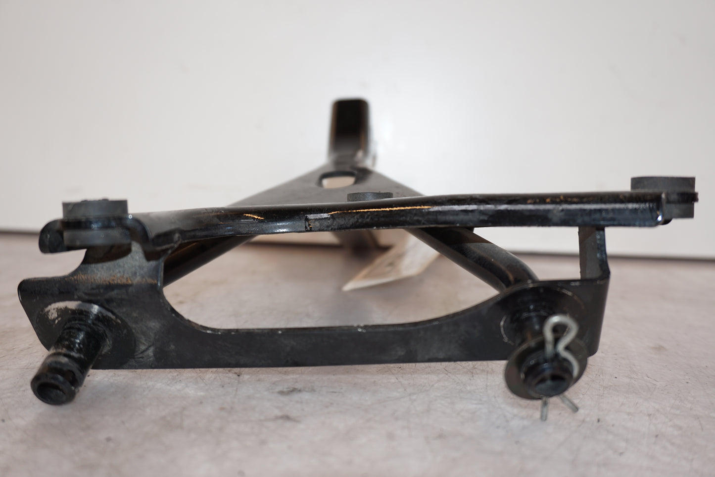 Baksidan på Instrumentpanelsfäste från en Kawasaki ZX-6R -1998 motorcykel.