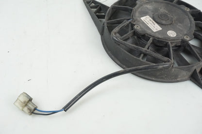 Snett uppifrån på Vattenkylfläkt från en Triumph TT 600 -2000 motorcykel.