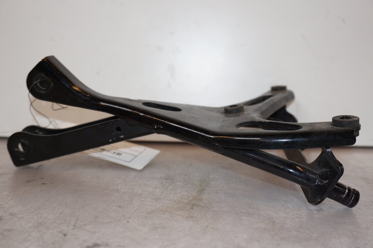 Höger sida på Instrumentpanelsfäste från en Kawasaki ZX-6R -1998 motorcykel.