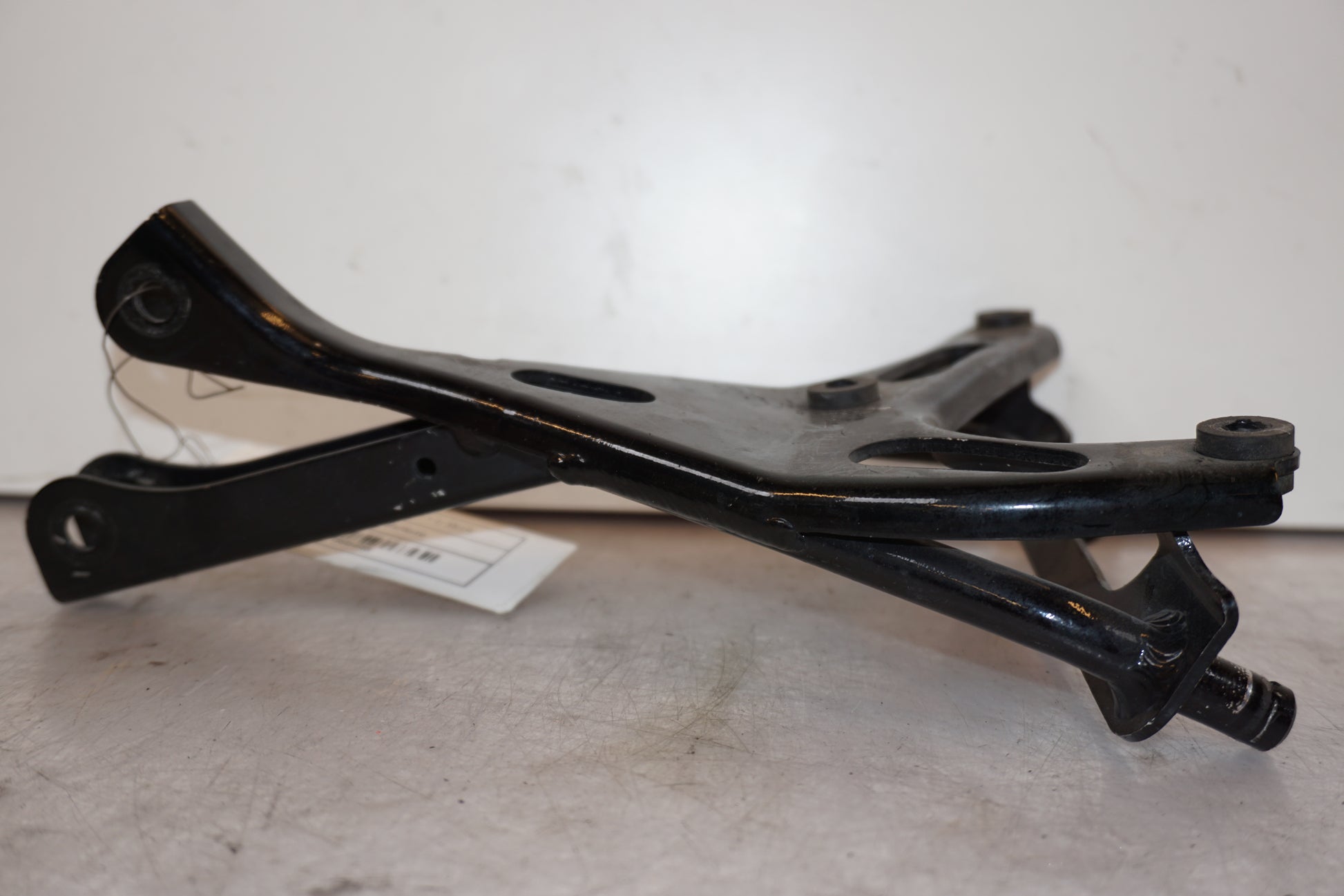 Höger sida på Instrumentpanelsfäste från en Kawasaki ZX-6R -1998 motorcykel.