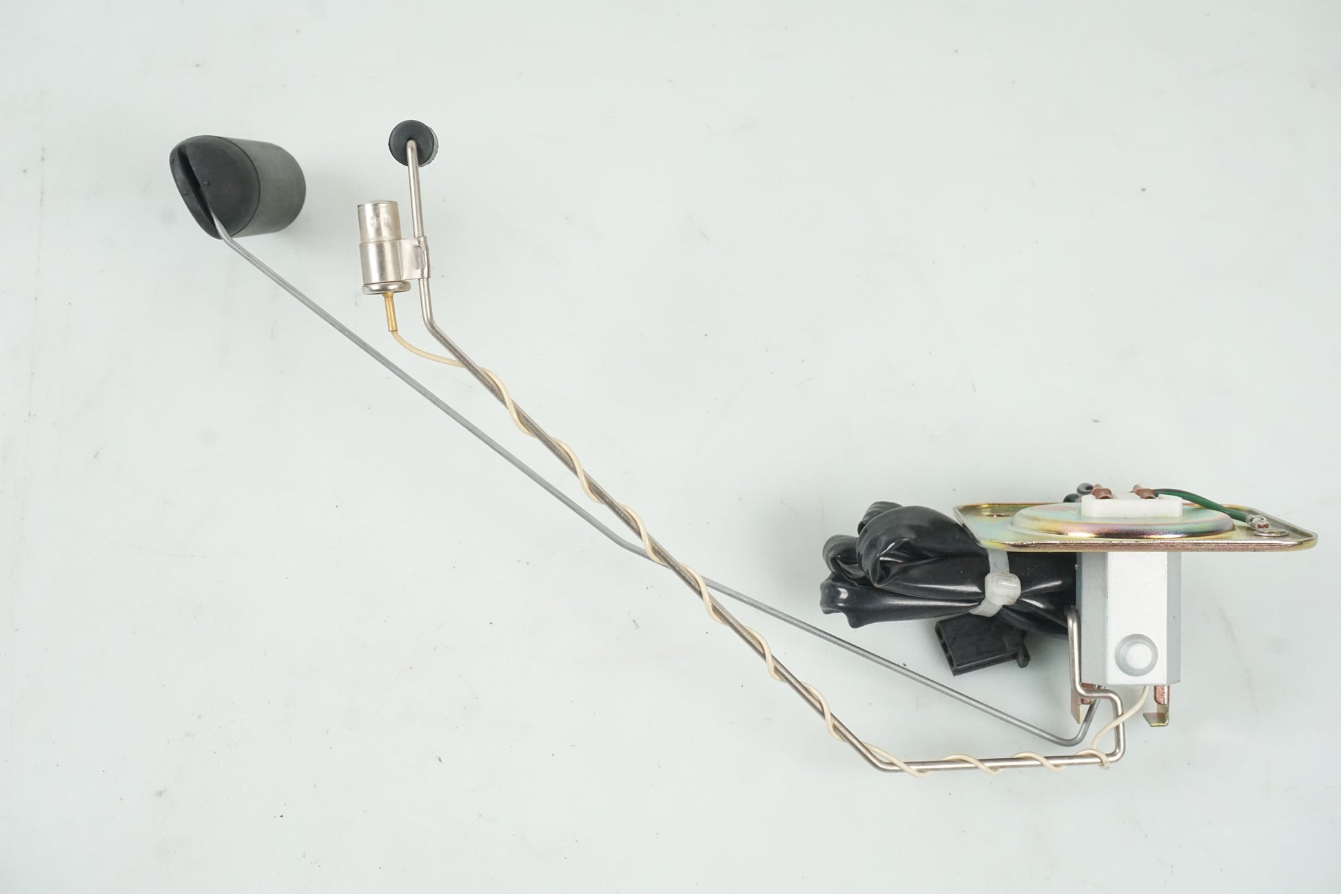 Framsidan på Bensintankgivare från en Honda VFR 750 -1994 motorcykel.