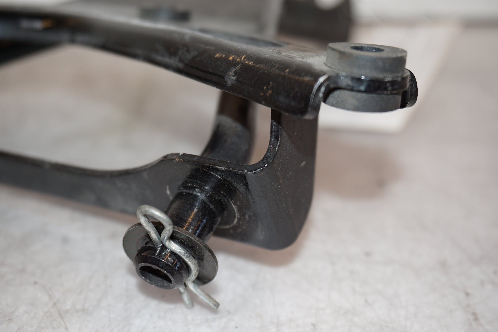 Extrabild1 på Instrumentpanelsfäste från en Kawasaki ZX-6R -1998 motorcykel.