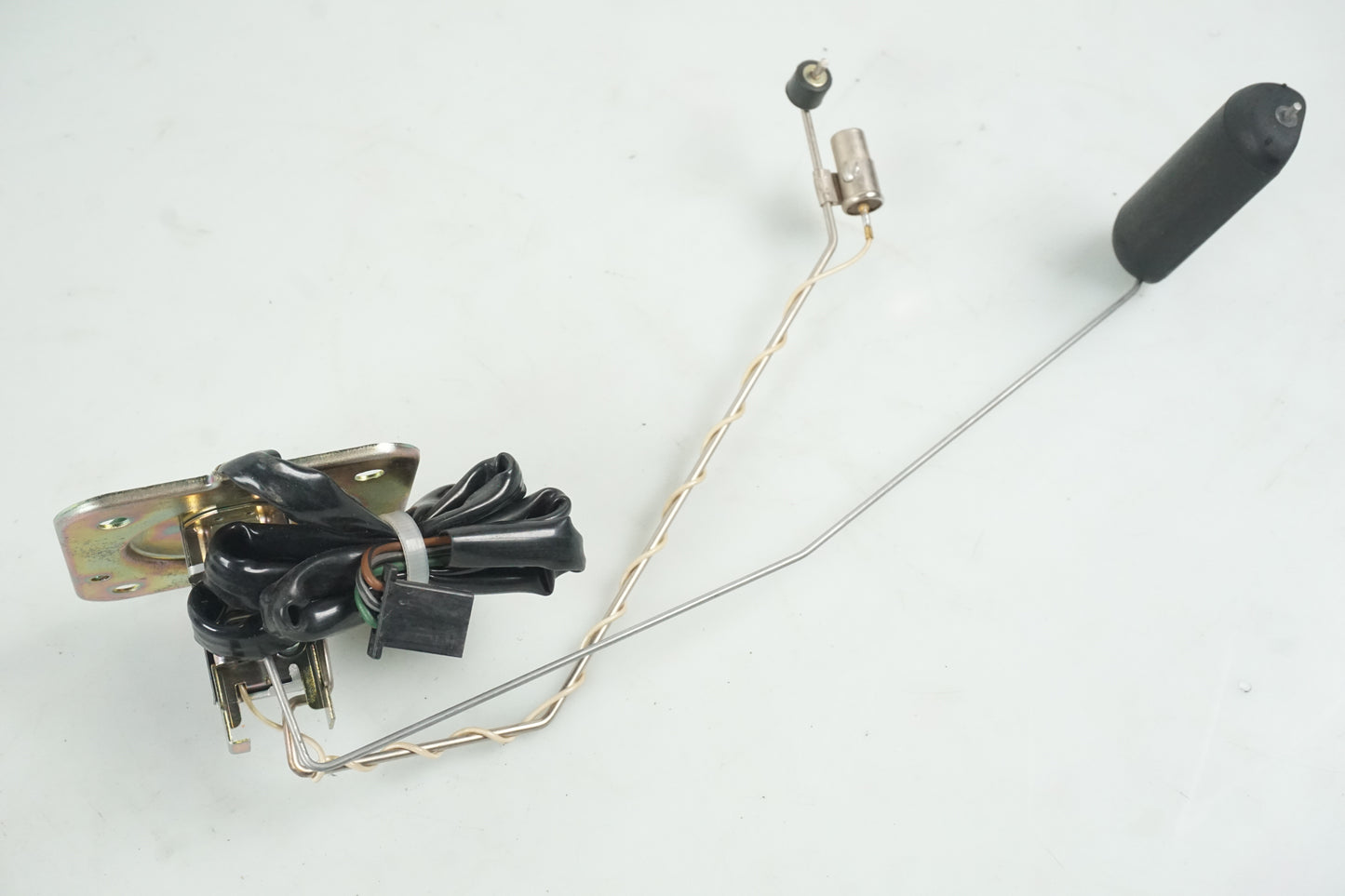 Höger sida på Bensintankgivare från en Honda VFR 750 -1994 motorcykel.