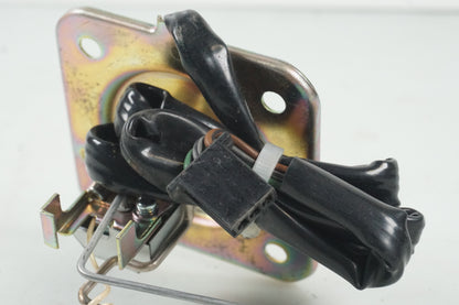 Vänster sida på Bensintankgivare från en Honda VFR 750 -1994 motorcykel.