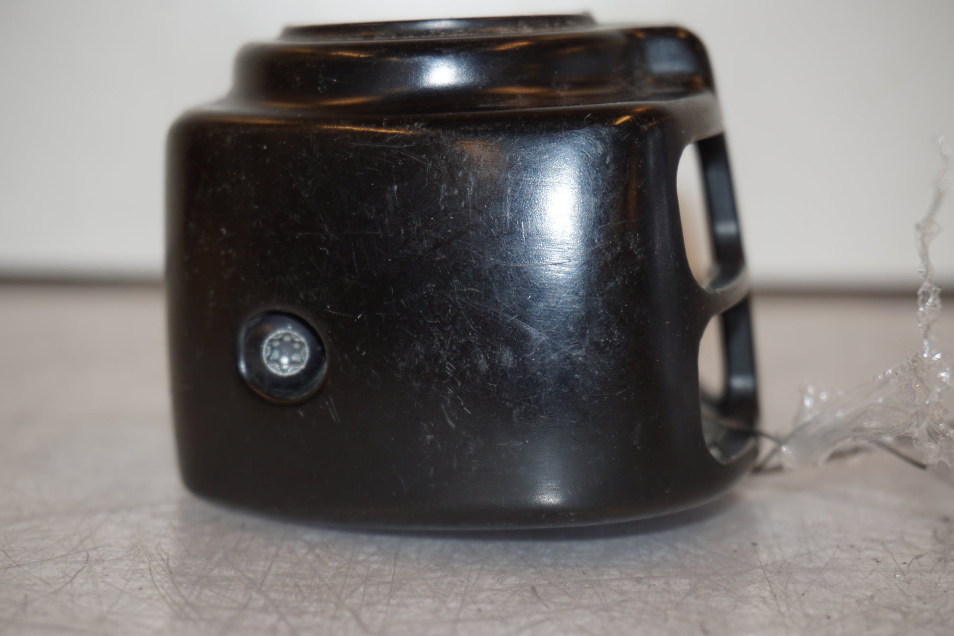 Snett uppifrån på Styrelreglage från en H-D Harley diverse -2000 motorcykel.