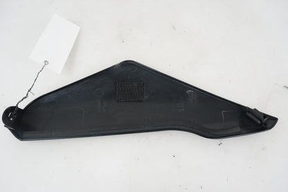 Capot latéral de réservoir