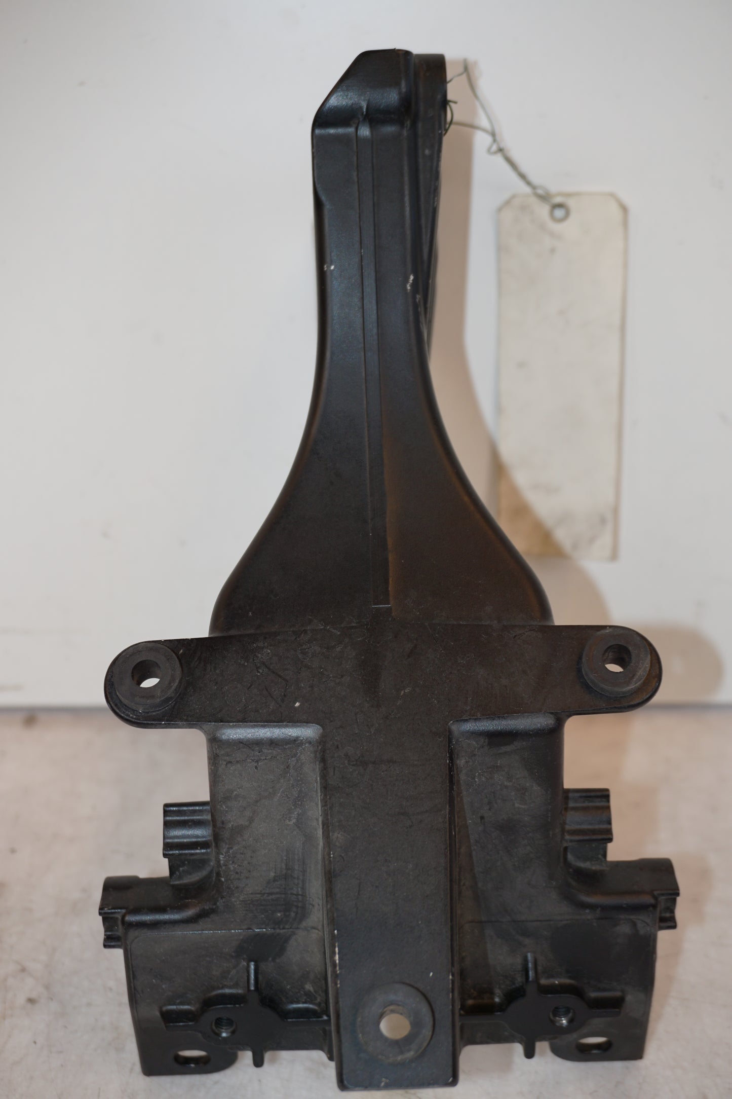 Framsidan på Instrumentfäste från en Kawasaki ZZ-R 1400 -2010 motorcykel.