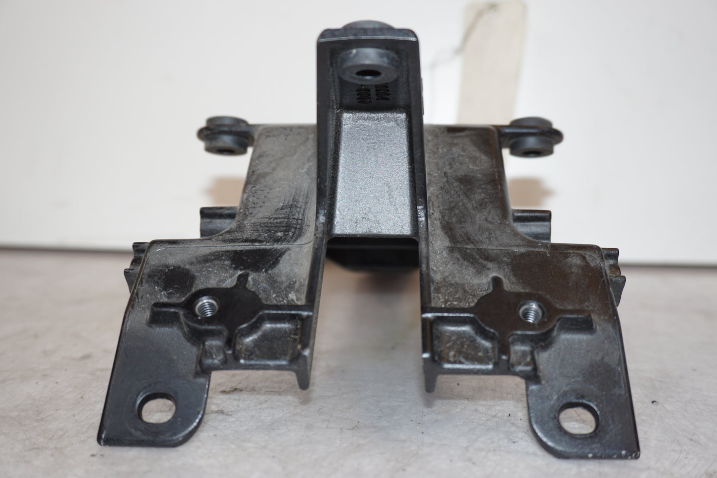 Baksidan på Instrumentfäste från en Kawasaki ZZ-R 1400 -2010 motorcykel.