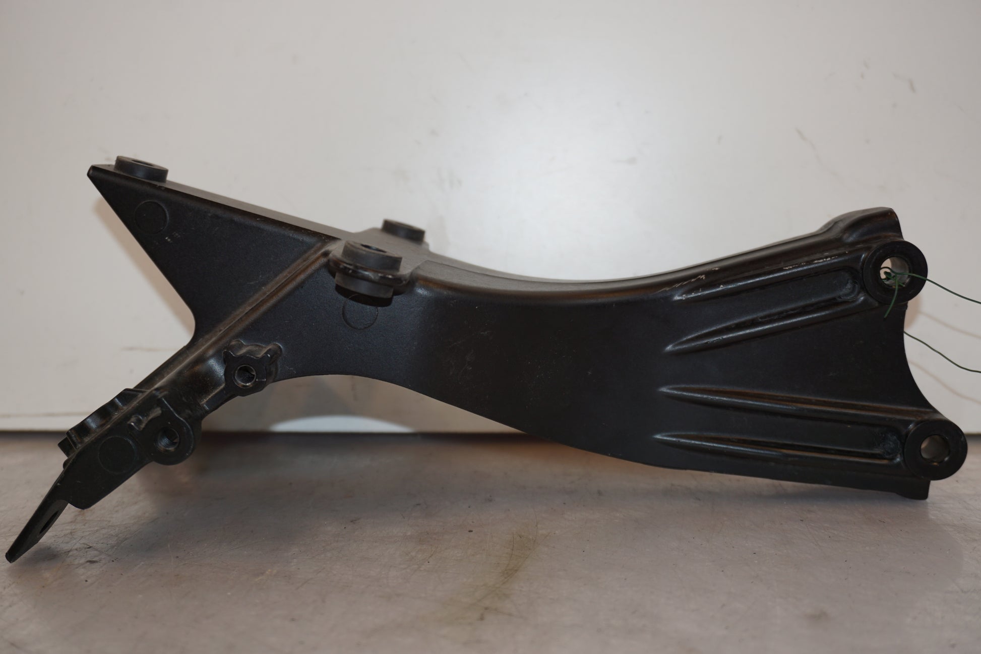 Snett uppifrån på Instrumentfäste från en Kawasaki ZZ-R 1400 -2010 motorcykel.