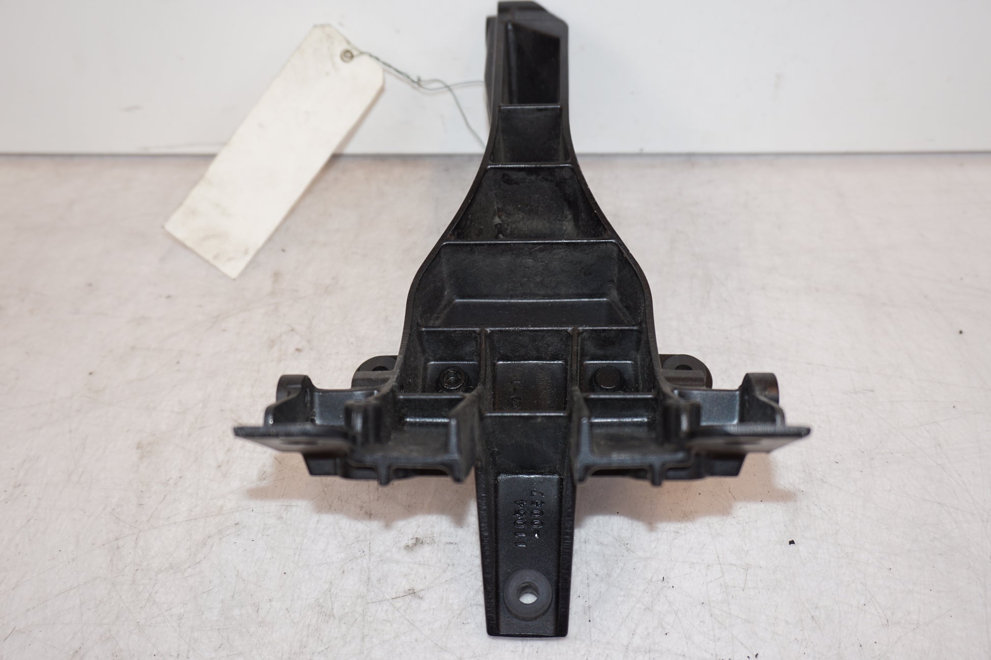 Snett nerifrån på Instrumentfäste från en Kawasaki ZZ-R 1400 -2010 motorcykel.