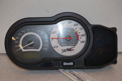 Framsidan på Instrumentpanel från en Buell XB 12 -2006 motorcykel.