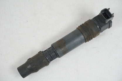 Framsidan på Tändspole från en Honda CBR 900 RR -2002 motorcykel.