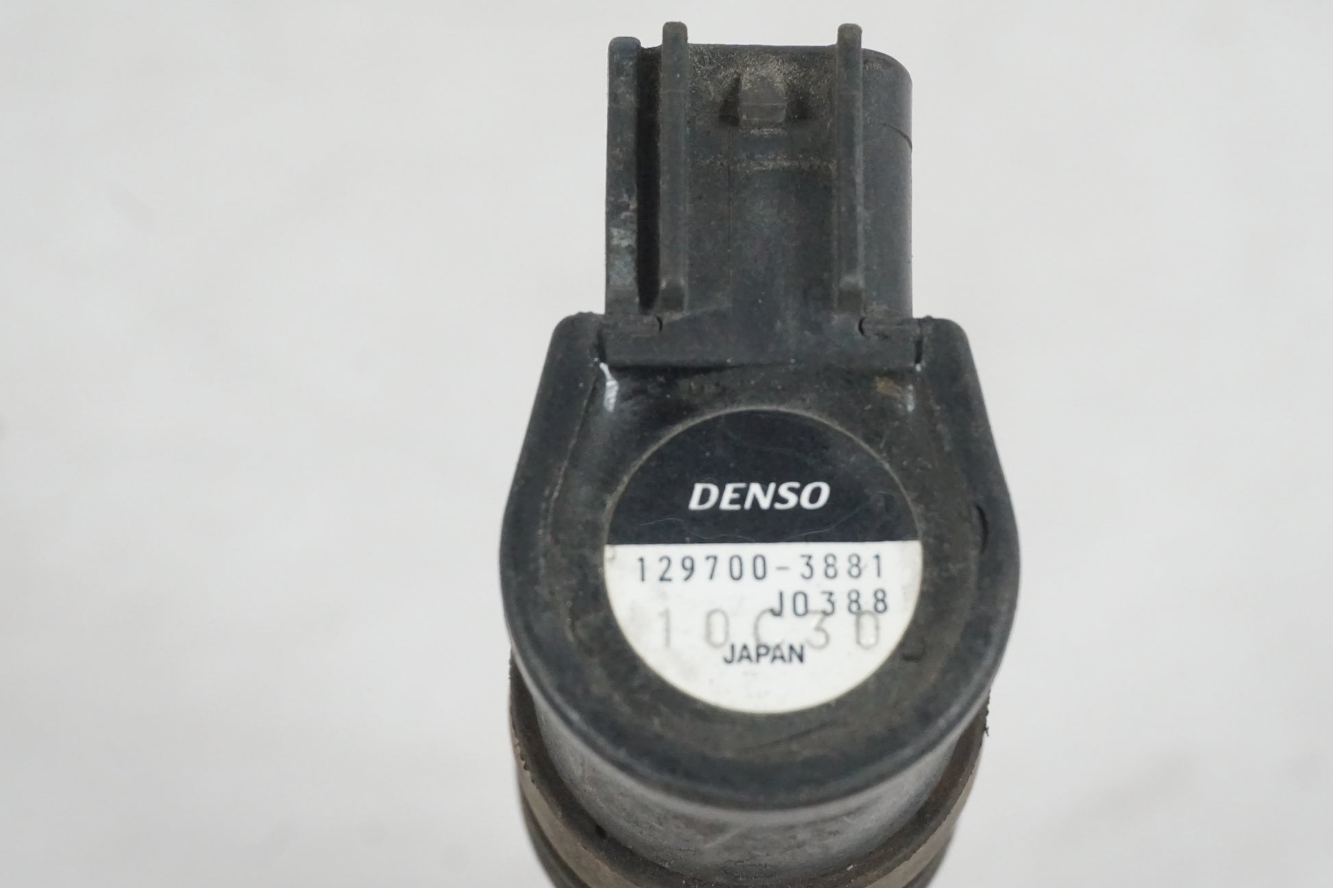 Höger sida på Tändspole från en Honda CBR 900 RR -2002 motorcykel.